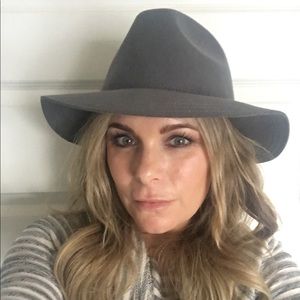 Gray felt adjustable Fedora